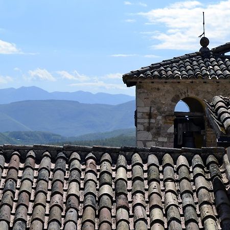 Appartamento Castello Di Cammoro Sellano Luaran gambar