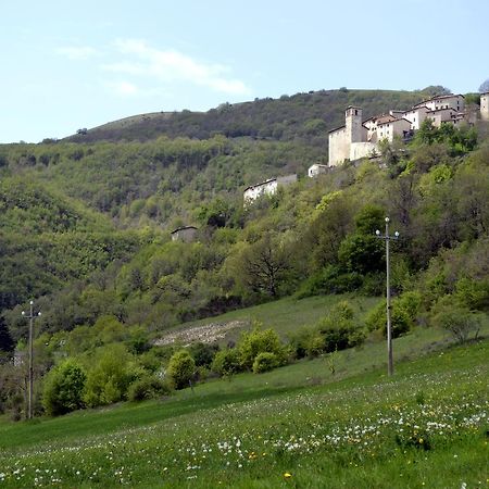 Appartamento Castello Di Cammoro Sellano Luaran gambar