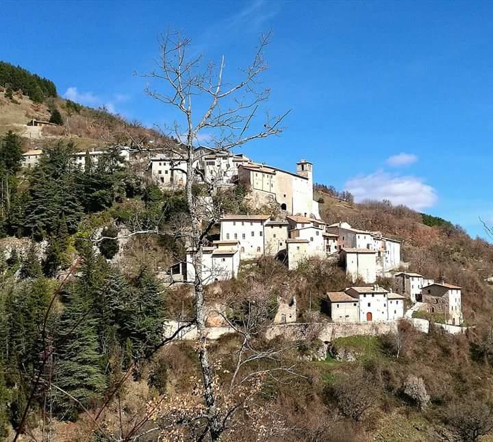 Appartamento Castello Di Cammoro Sellano Luaran gambar