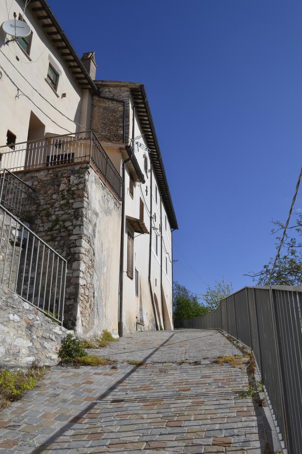 Appartamento Castello Di Cammoro Sellano Luaran gambar