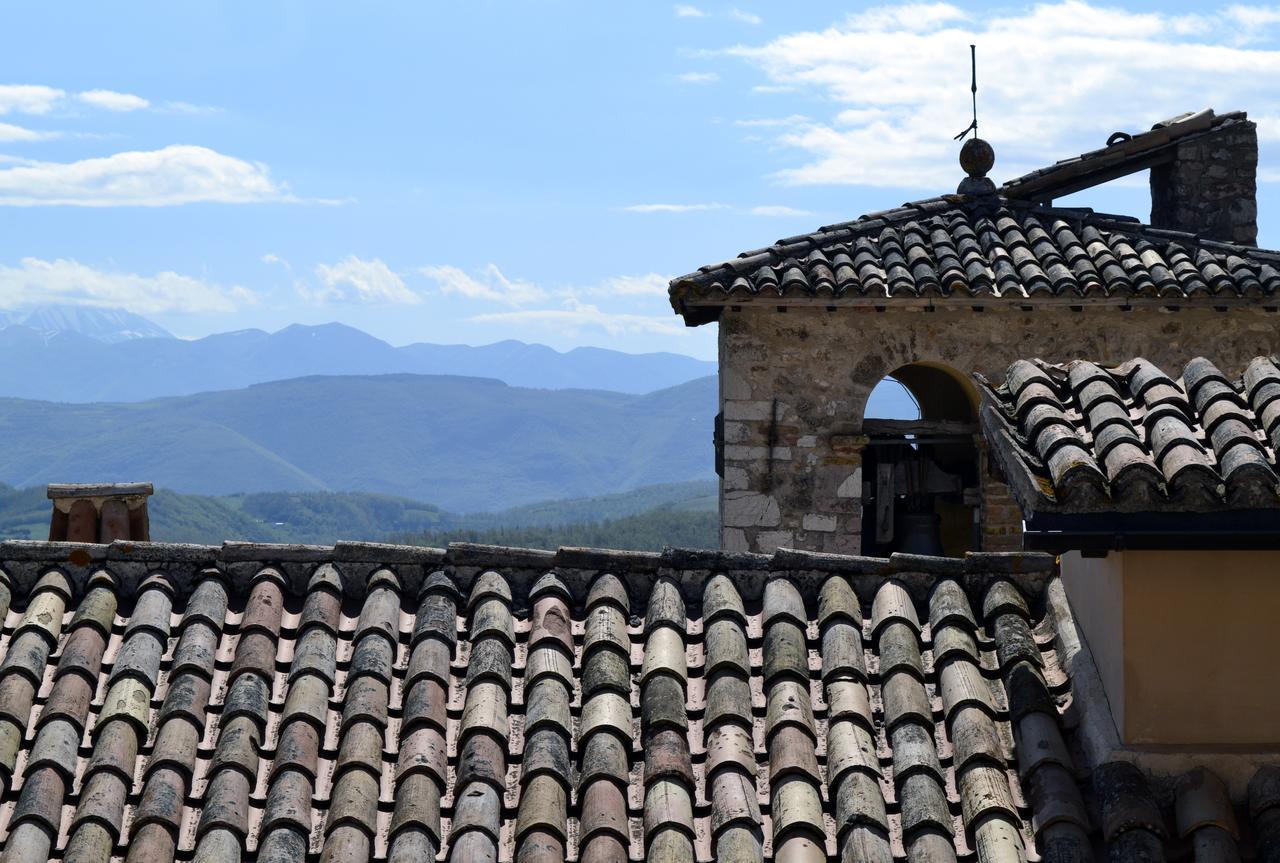 Appartamento Castello Di Cammoro Sellano Luaran gambar