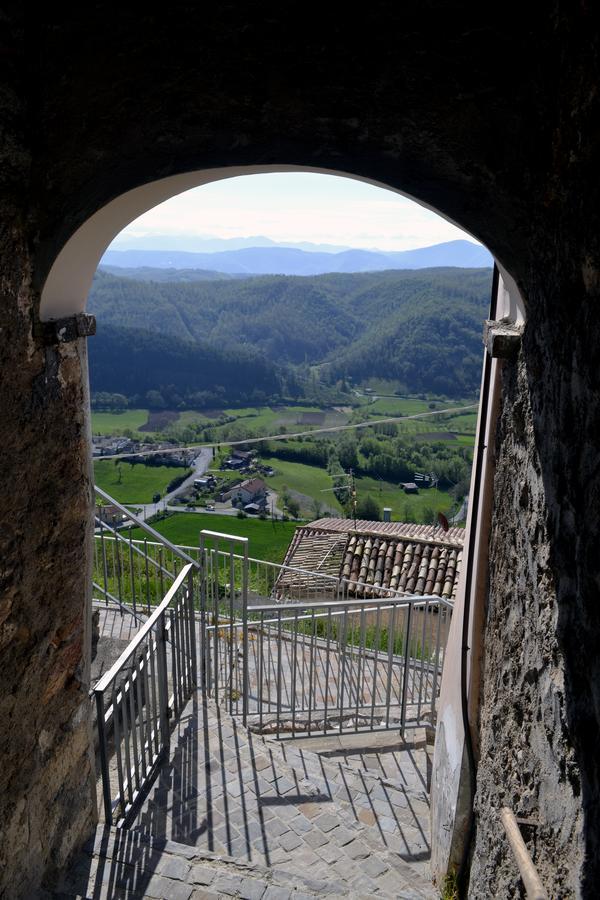 Appartamento Castello Di Cammoro Sellano Luaran gambar