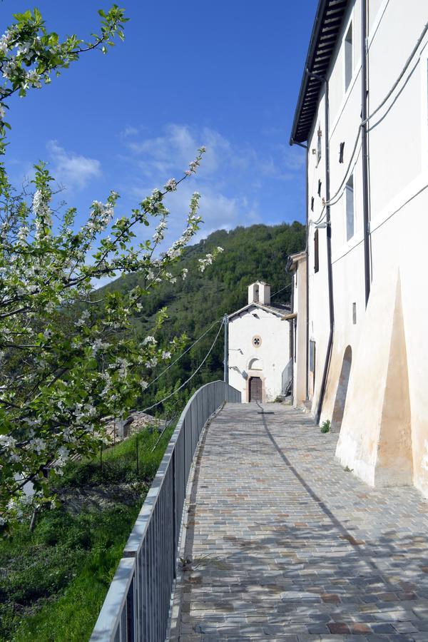 Appartamento Castello Di Cammoro Sellano Luaran gambar