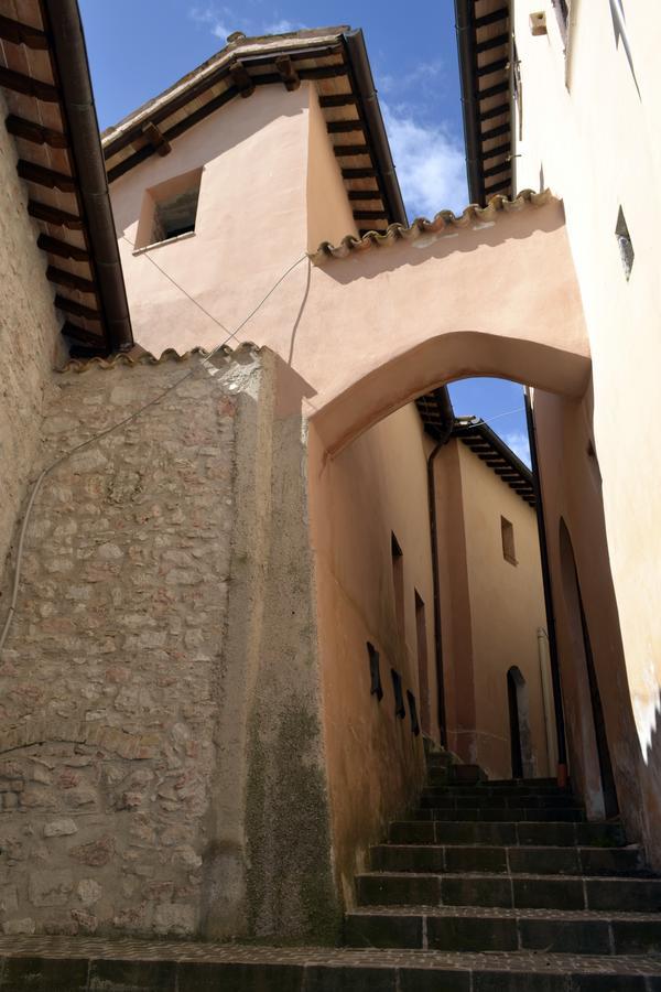 Appartamento Castello Di Cammoro Sellano Luaran gambar