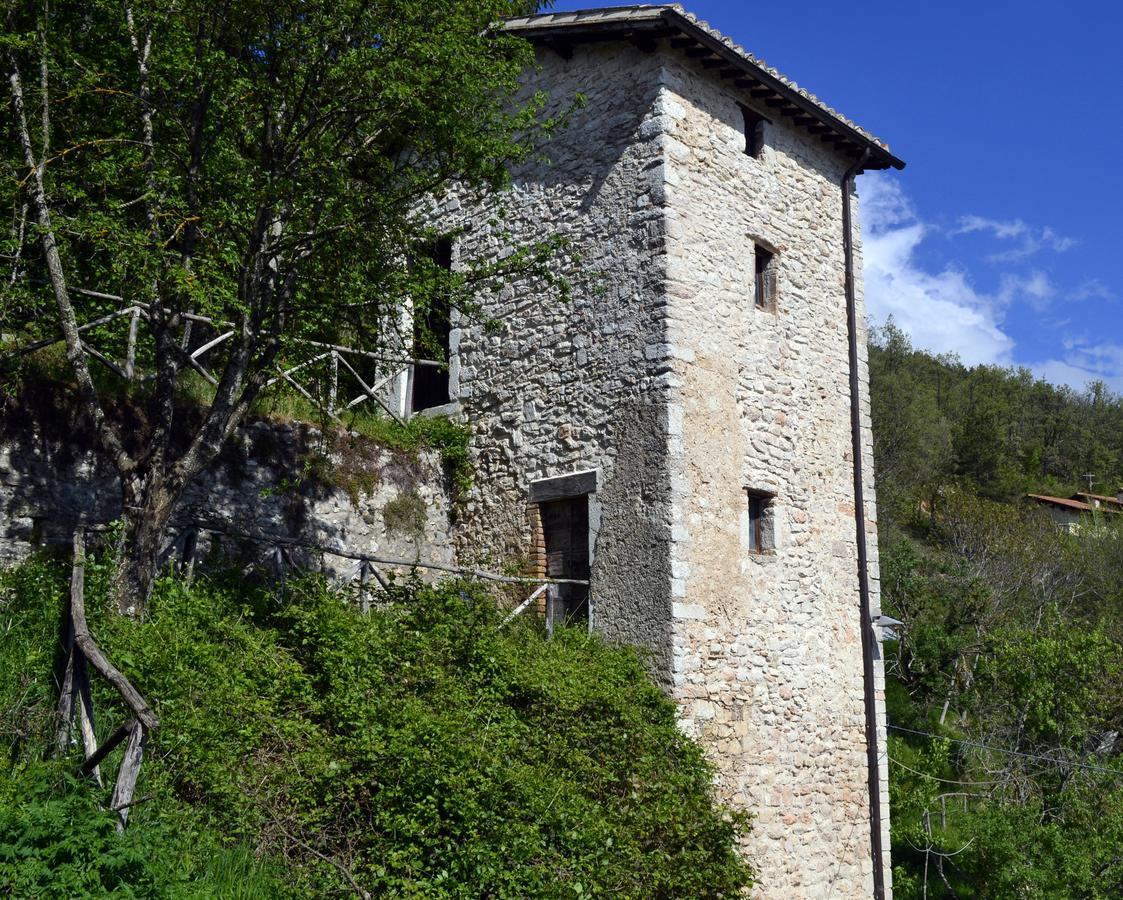 Appartamento Castello Di Cammoro Sellano Luaran gambar